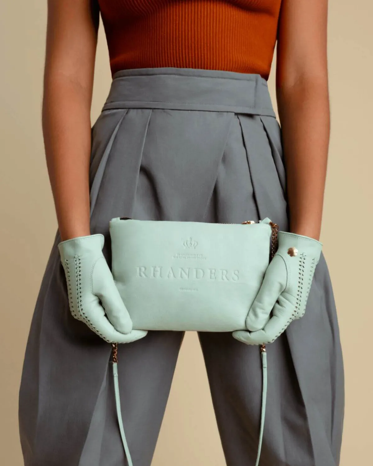 ANNA LOGO POUCH<Randers Hot
