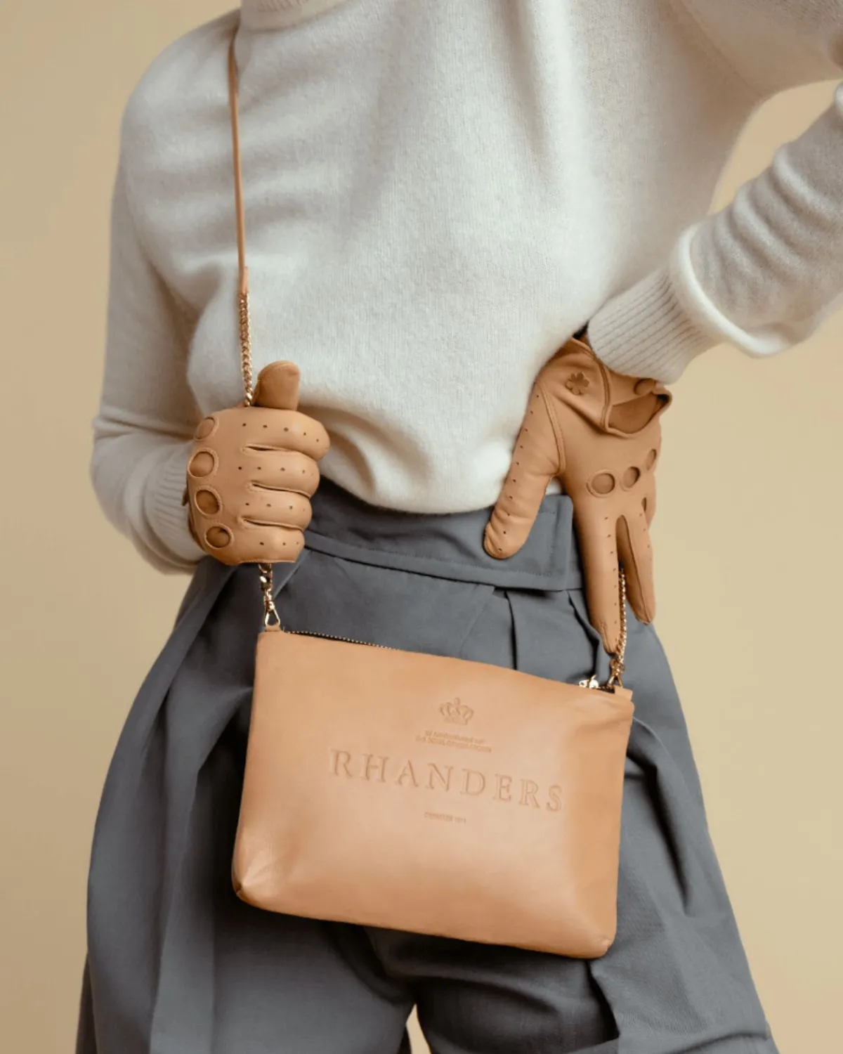 ANNA LOGO POUCH<Randers Hot