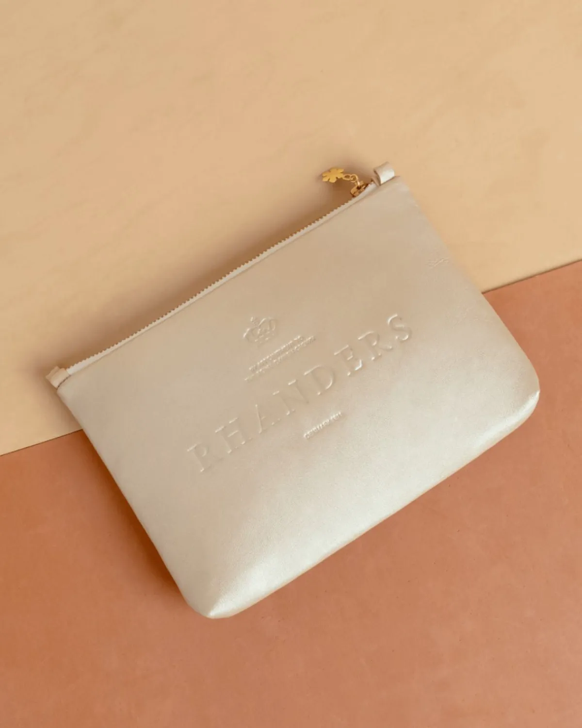 ANNA LOGO POUCH<Randers Hot