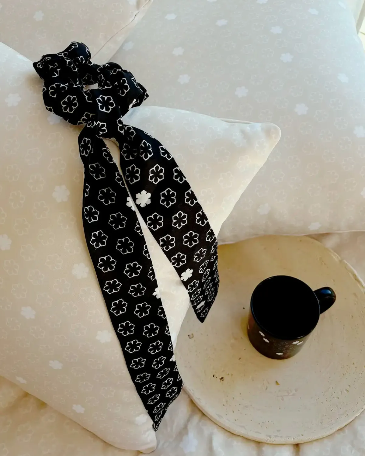 ATHENA SCRUNCHIE MED BINDEBÅND - SILKE<Randers Online