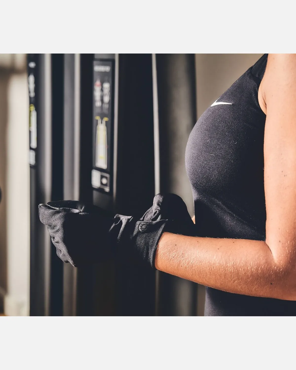 BESKYTTENDE FITNESS- OG SHOPPINGHANDSKE DAME<Randers Discount